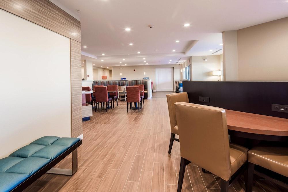 Towneplace Suites By Marriott Cleveland Exterior photo